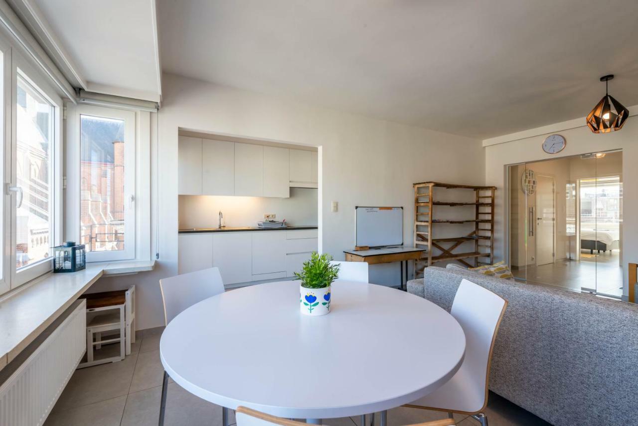 Modern Apartment With Free Parking Oostende Exteriör bild