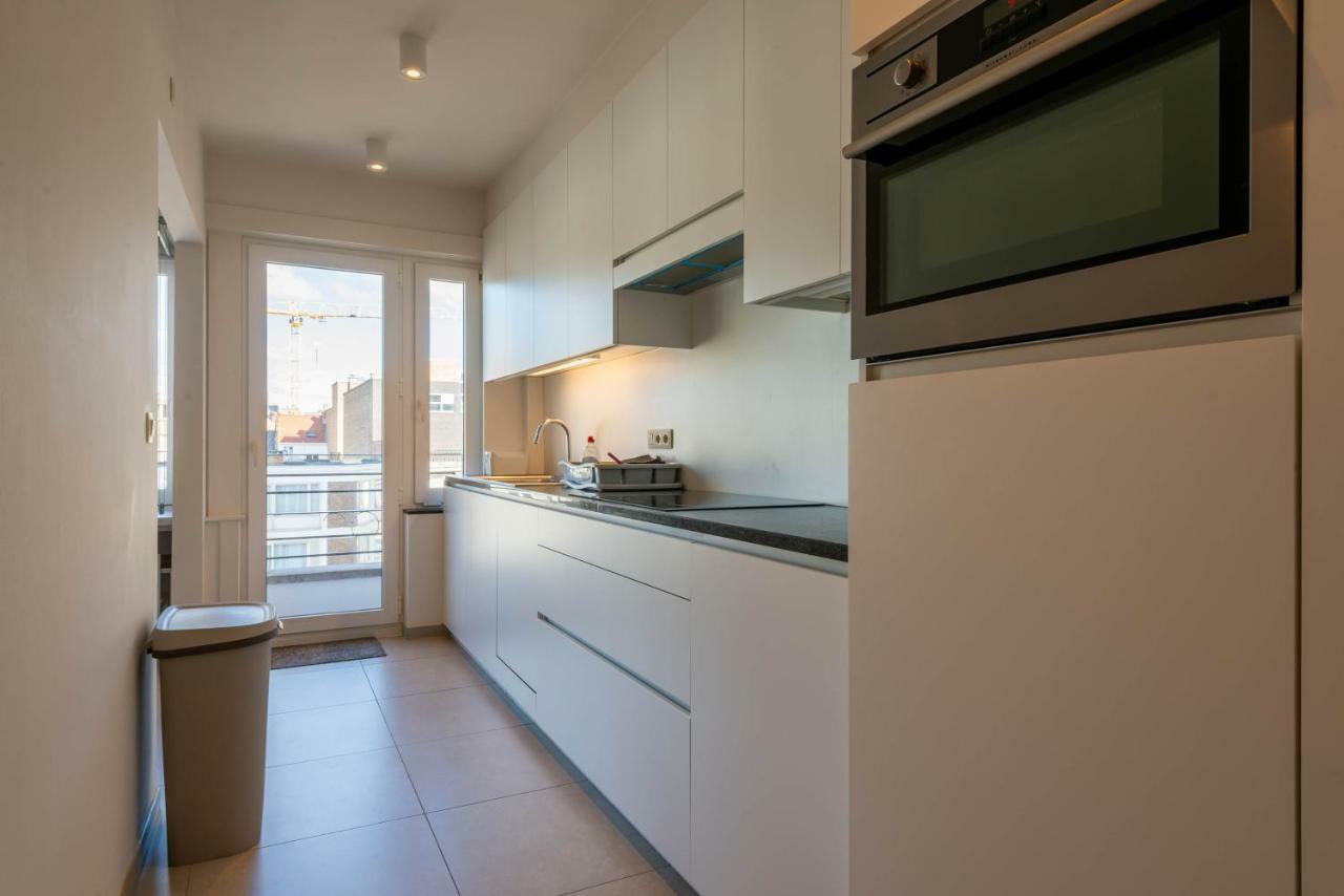 Modern Apartment With Free Parking Oostende Exteriör bild